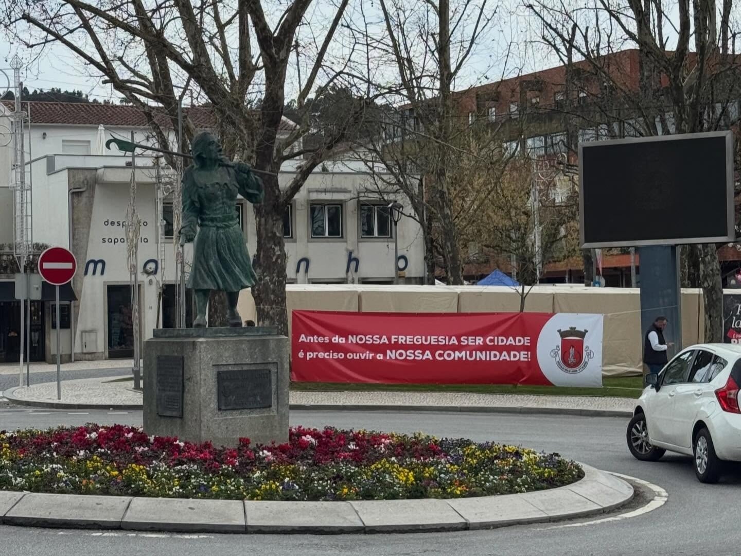 Junta da Póvoa de Lanhoso indignada com retirada de lonas sobre elevação a cidade